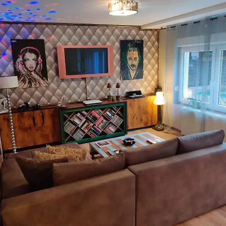 Feel Like / Fuhl Dich Zu Hause