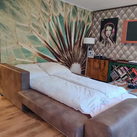 Feel Like / Fuhl Dich Zu Hause Daire Büchenbeuren