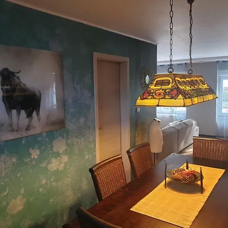 Feel Like / Fuhl Dich Zu Hause Daire Büchenbeuren