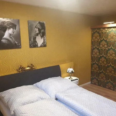 Apartment Feel Like / Fuhl Dich Zu Hause